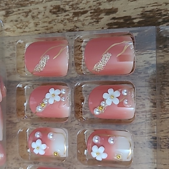 2/$16 3D Floral Pearls Glitter Press On Nails - Picture 15 of 16